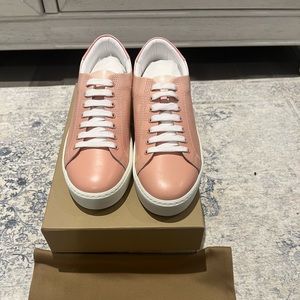 BURBERRY Brand New
Perforated Check Dégradé Leather Sneakers
SUGAR PINK